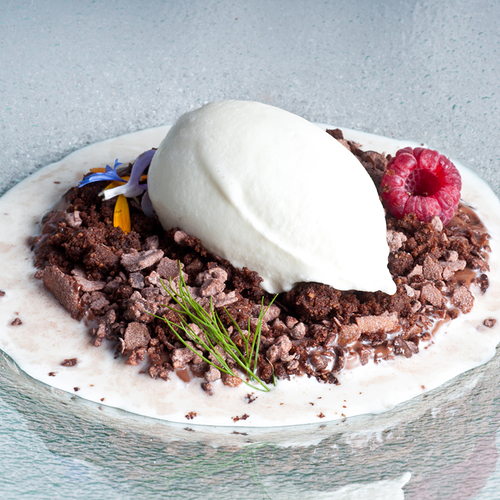 Il dolce “Terra” : cremoso di cioccolato fondente, gelato all’olio extra vergine di oliva e latte alla lavanda - Piatti: Dolce "terra" cremoso