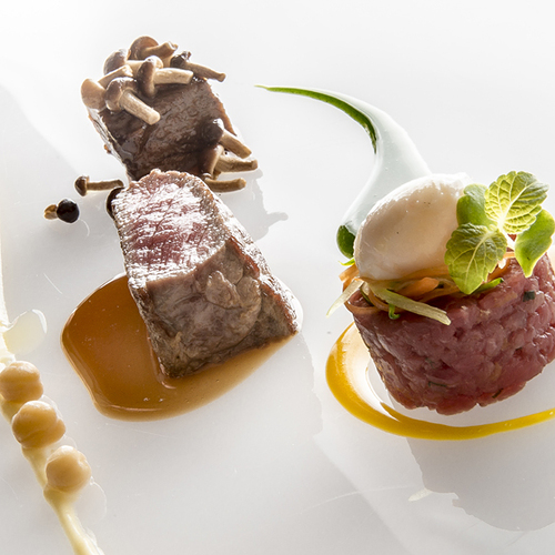 Vitello Chianino I.G.P. tartara, taglio di bistecca e guancia Purè di patate - Piatti: Vitello