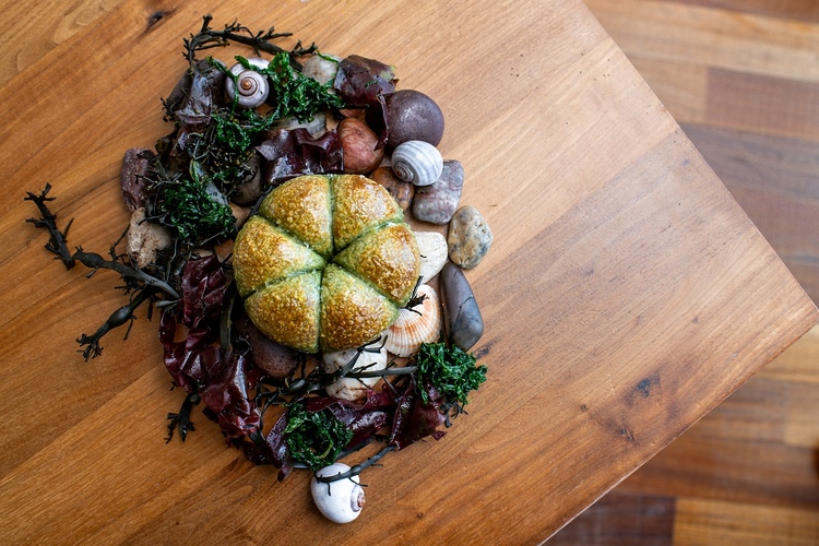 Ricetta: La ricetta della focaccia di patate e alghe di Marco Visciola