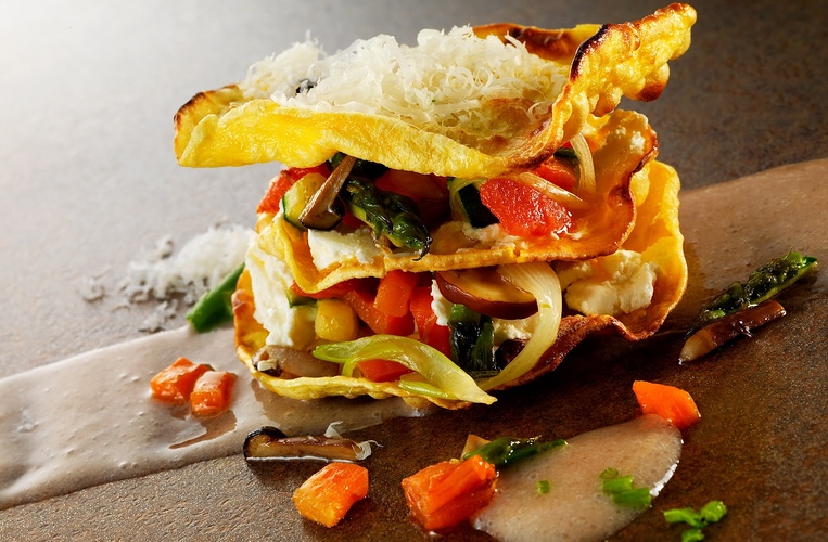 Ricetta: Lasagne croccanti con verdure e fegato grasso su salsa al prosciutto di Praga