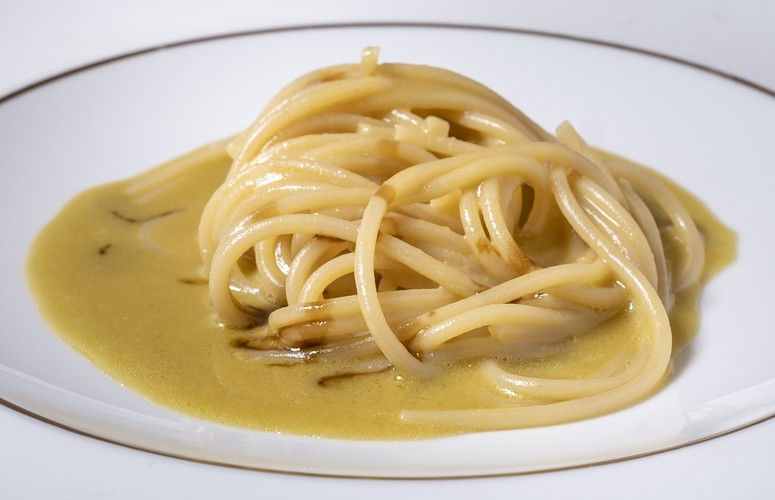 Ricetta: Spaghettoni in acqua di pomodoro affumicato all’olivo di Fabrizio Bartoli
