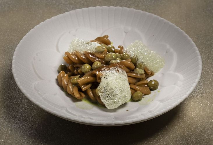 Ricetta: Fusilloni, piselli e menta di Alessandro Pietropaoli
